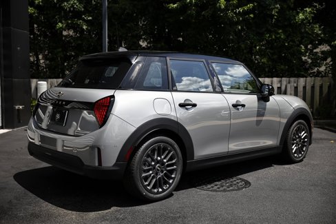 New 2025 MINI Cooper 4-Door Hardtop image 7