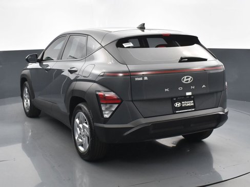 Certified 2025 Hyundai Kona SE image 6