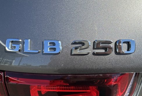 Used 2022 Mercedes-Benz GLB 250 4MATIC image 9