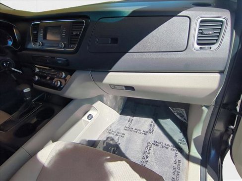 Used 2017 Kia Sedona LX image 22