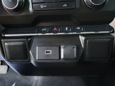 Used 2020 Chevrolet Silverado 1500 Custom w/ Custom Value Package image 10