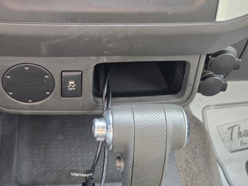Used 2013 Nissan Frontier SV image 19