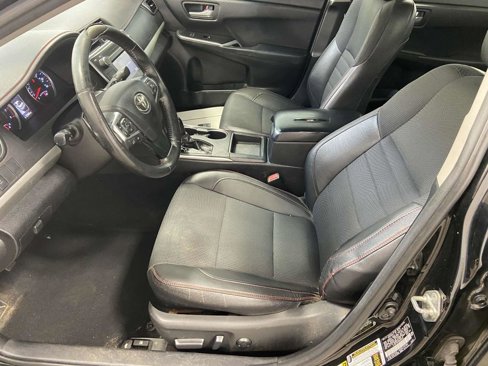 Used 2017 Toyota Camry SE image 9