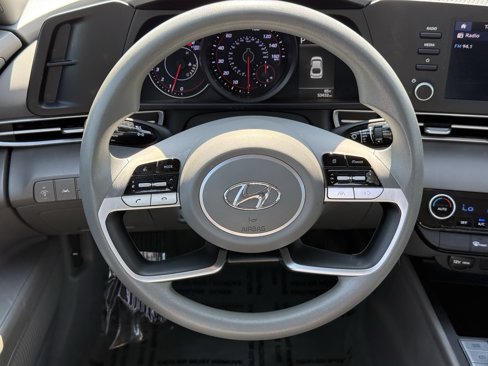 Used 2023 Hyundai Elantra SEL image 15