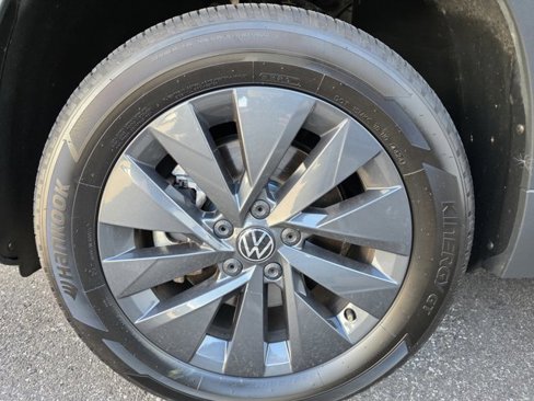 Used 2022 Volkswagen Taos S image 3