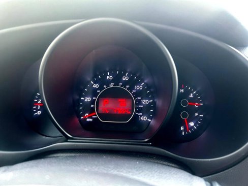 Used 2016 Kia Soul + image 12