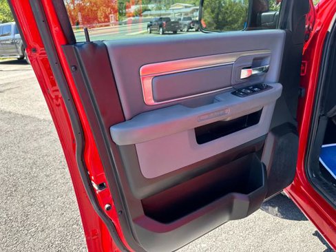 Used 2019 RAM 1500 Classic SLT image 14