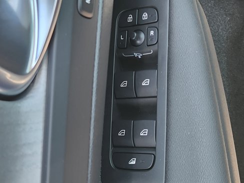 New 2025 Volvo XC40 B5 Core w/ Protection Package Premier image 20