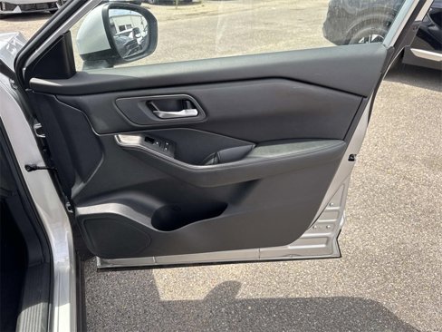 Used 2024 Nissan Rogue SV image 29