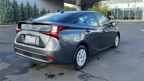 Used 2020 Toyota Prius LE image 4