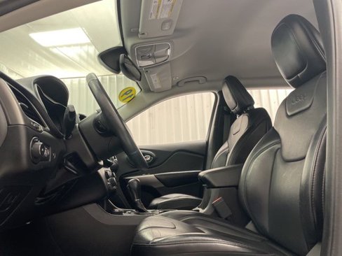 Used 2019 Jeep Cherokee Limited image 9