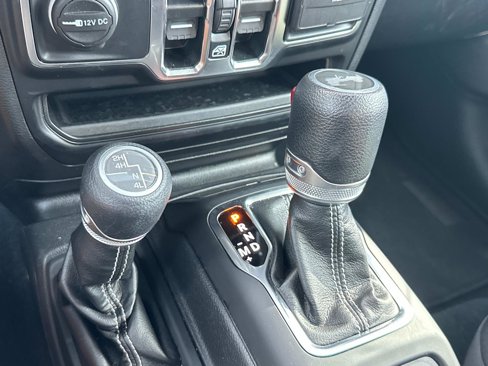 Used 2022 Jeep Wrangler Unlimited Sahara image 25
