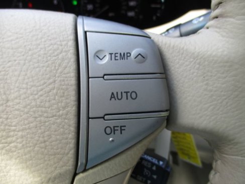 Used 2009 Toyota Avalon XLS image 33
