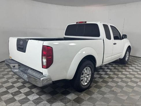 Used 2019 Nissan Frontier SV image 3