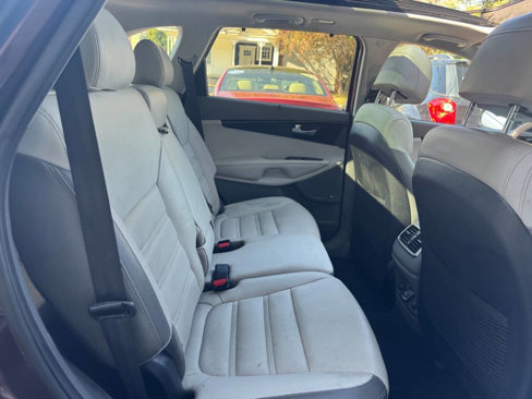 Used 2017 Kia Sorento SX image 31