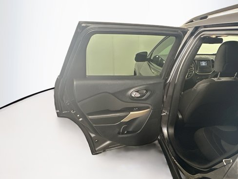 Used 2017 Jeep Cherokee Altitude image 23