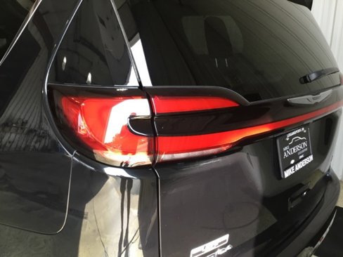 Used 2022 Chrysler Pacifica Touring-L image 19
