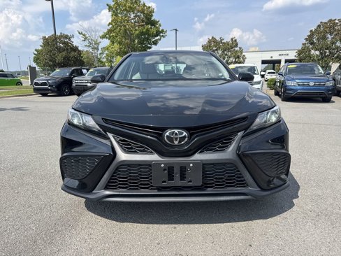 Used 2022 Toyota Camry SE image 2
