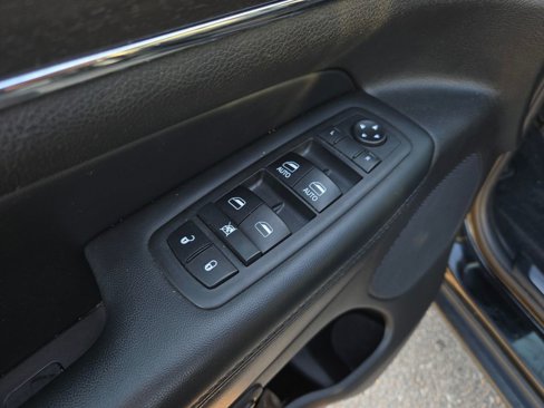 Used 2018 Jeep Grand Cherokee Limited image 11