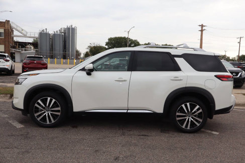 Used 2024 Nissan Pathfinder Platinum w/ Black Appearance Package image 8