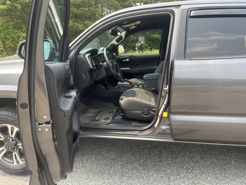 Used 2016 Toyota Tacoma SR image 10