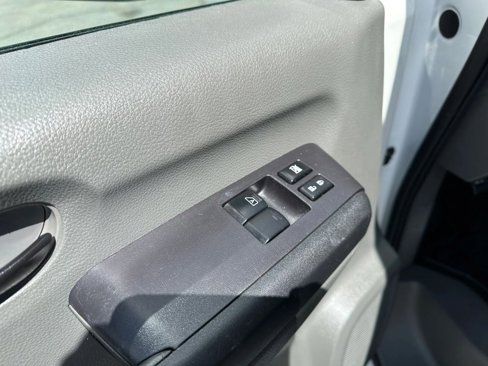 Used 2020 Nissan NV 2500 S image 11