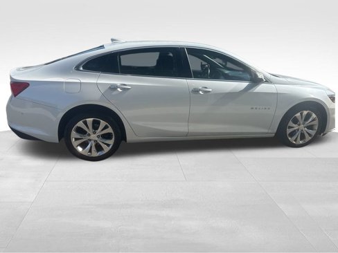 Used 2017 Chevrolet Malibu Premier w/ Driver Confidence Package image 7
