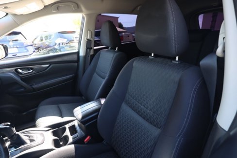 Used 2018 Nissan Rogue SV image 15