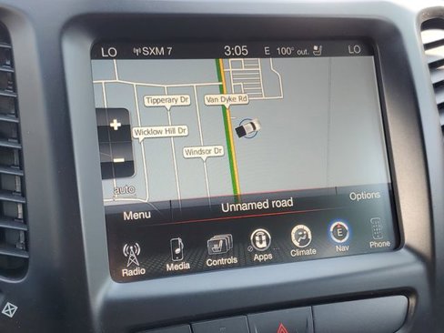 Used 2018 Jeep Cherokee Overland image 22