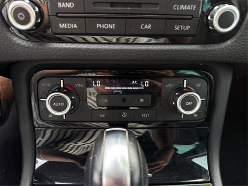Used 2014 Volkswagen Touareg VR6 image 30