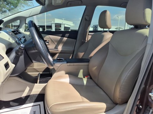 Used 2017 Toyota Prius V Five image 11