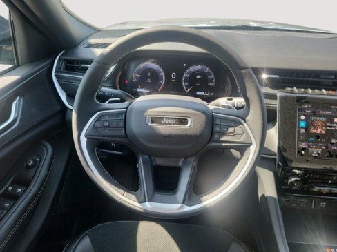 New 2025 Jeep Grand Cherokee L Altitude image 12