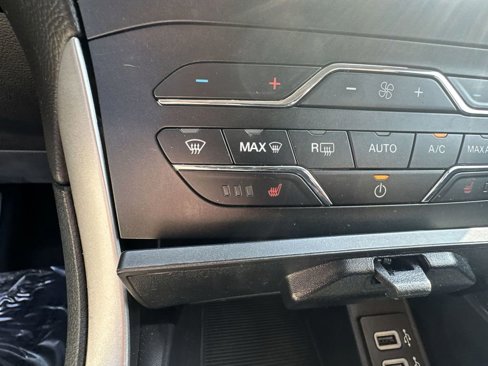 Used 2020 Ford Edge SEL image 37