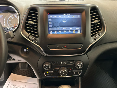 Used 2019 Jeep Cherokee Latitude Plus w/ Cold Weather Group image 5
