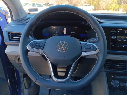 Used 2024 Volkswagen Taos SE image 16