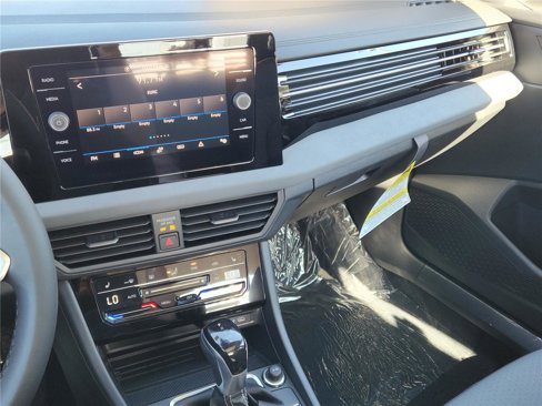 New 2025 Volkswagen Jetta SE image 16