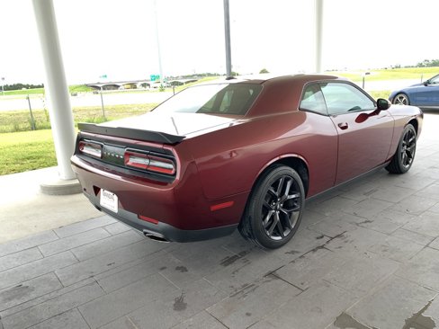 Used 2019 Dodge Challenger SXT w/ Blacktop Package image 8