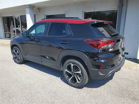 Used 2021 Chevrolet TrailBlazer RS w/ Technology Package image 2