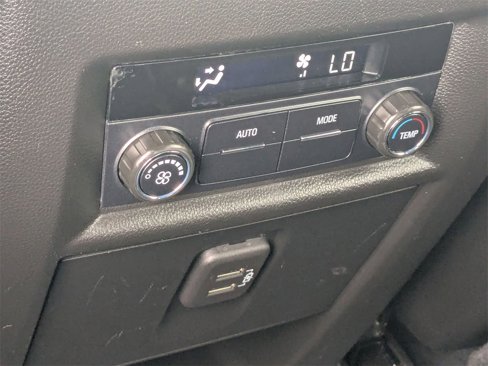 Used 2022 Chevrolet Traverse LT image 25