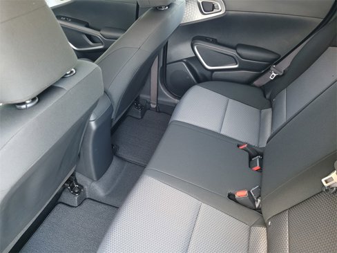 Used 2025 Kia Soul LX image 9