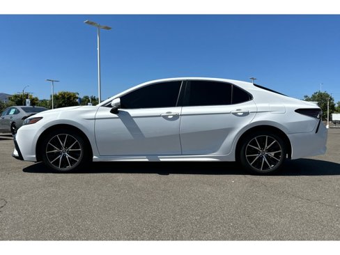 Used 2023 Toyota Camry SE image 2