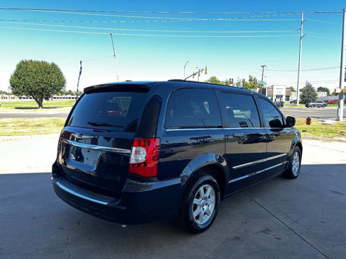 Used 2013 Chrysler Town & Country Touring image 2