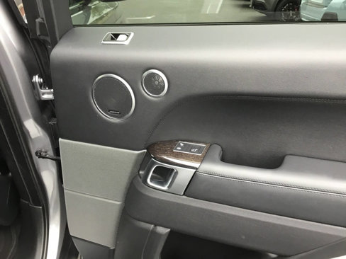 Used 2020 Land Rover Range Rover Sport HSE image 28
