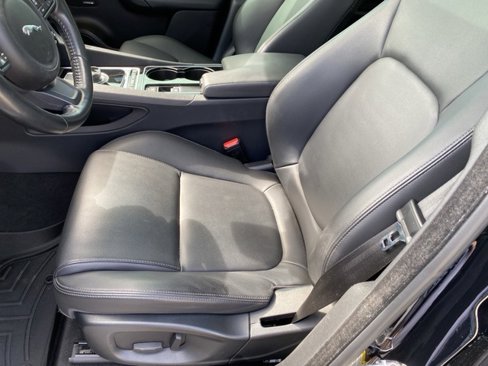 Used 2017 Jaguar F-PACE Premium image 16