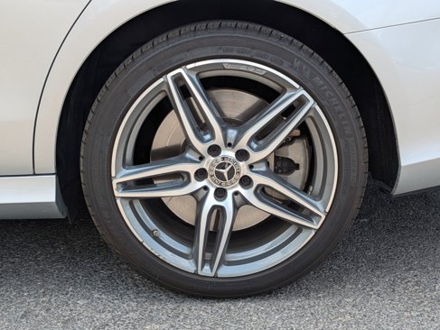 Used 2018 Mercedes-Benz E 400 4MATIC Sedan image 32