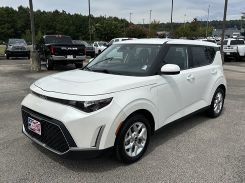 Used 2023 Kia Soul LX w/ LX Technology Package image 3