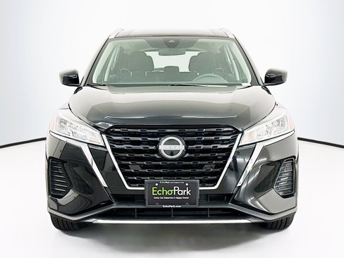 Used 2024 Nissan Kicks SV image 2