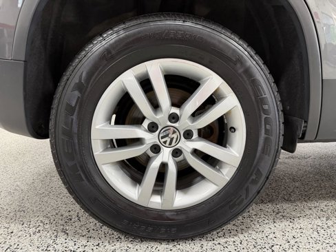 Used 2016 Volkswagen Tiguan S image 18