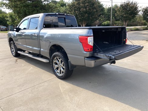 Used 2018 Nissan Titan SL w/ Chrome Package image 7