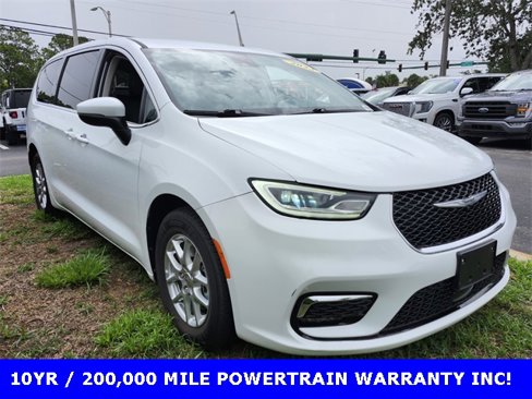 Used 2023 Chrysler Pacifica Touring-L image 14